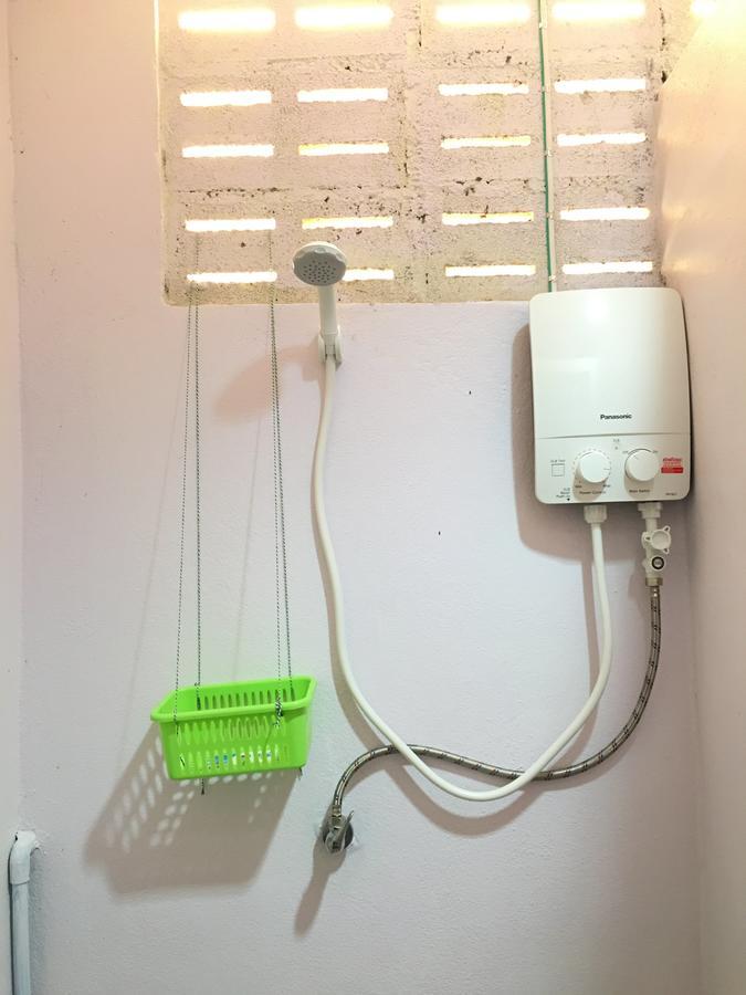 צ'ומפון Railway Hostel (Adults Only) מראה חיצוני תמונה