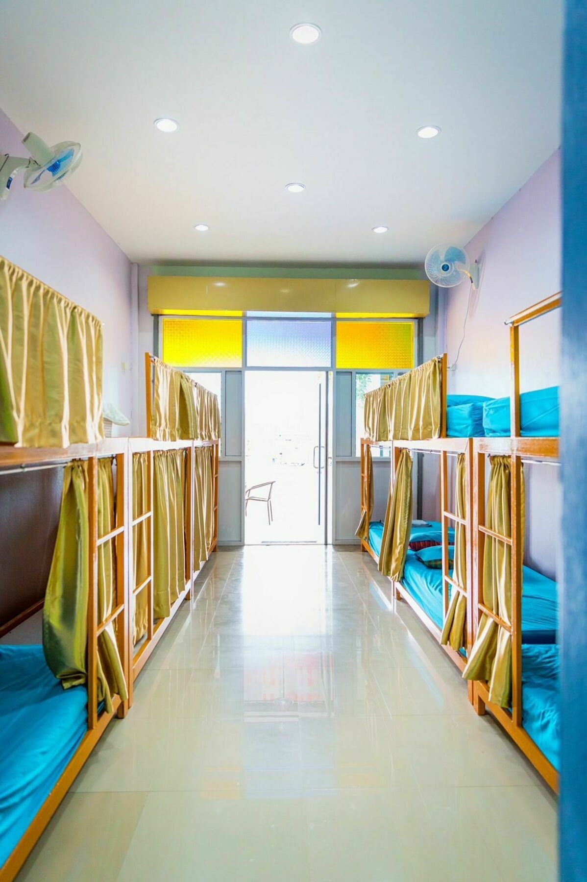 צ'ומפון Railway Hostel (Adults Only) מראה חיצוני תמונה